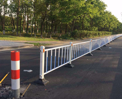 道路防護(hù)欄多少錢一米-安徽道路防護(hù)欄-昌順交通設(shè)施