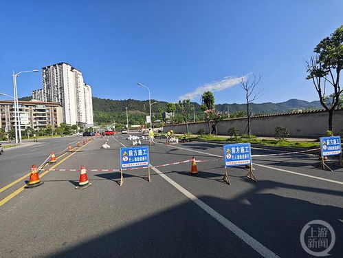 南川 城區(qū)道路首次鋪設(shè)環(huán)氧樹脂陶瓷顆粒材質(zhì)減速設(shè)施