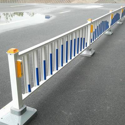 市政道路安全護(hù)欄 人行道路防護(hù)欄 城市面包管護(hù)欄安裝
